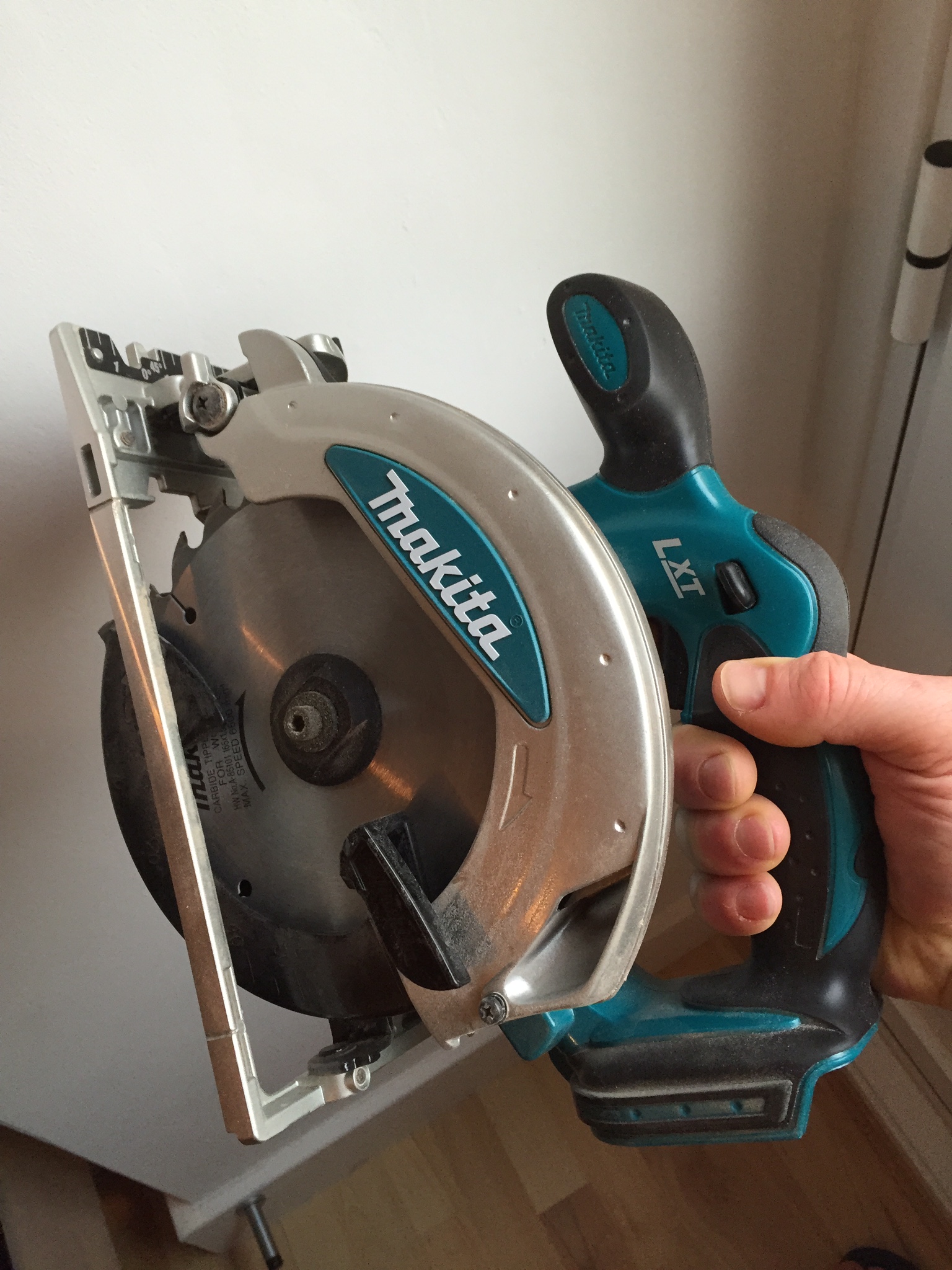 Makita DSS610Z LXT cordless circular saw